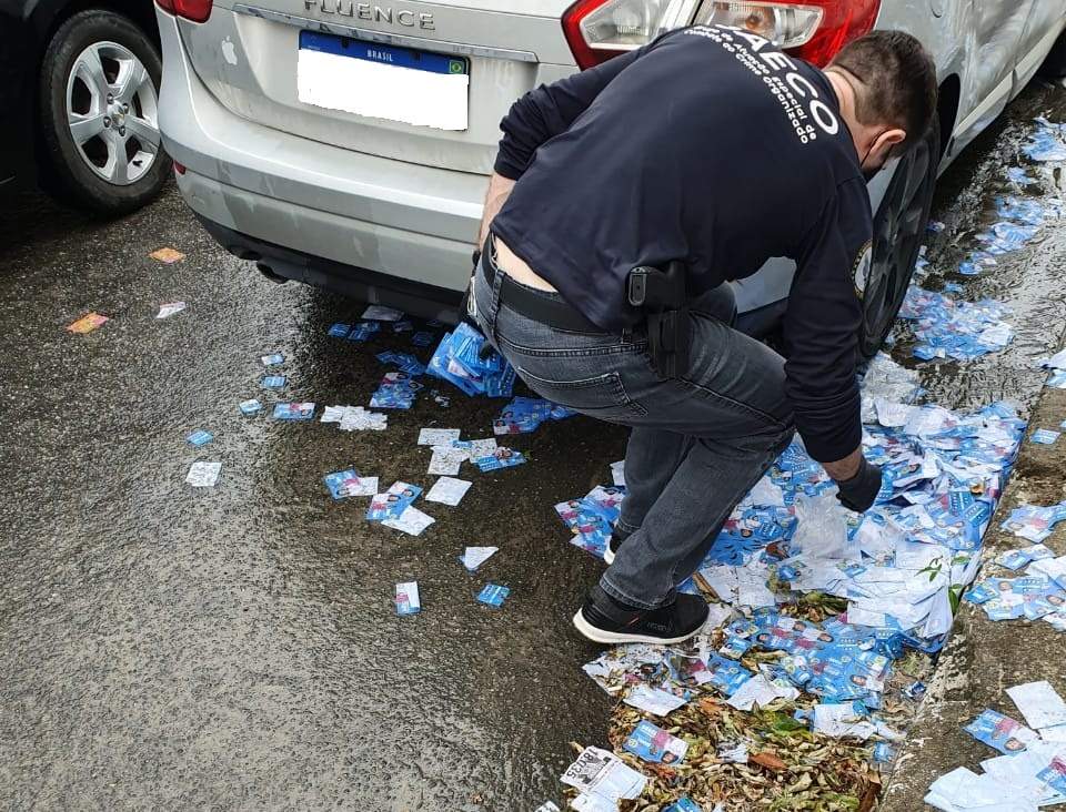 "Disparo" pelo WhatsApp, boca de urna, santinhos: veja como denunciar irregularidades