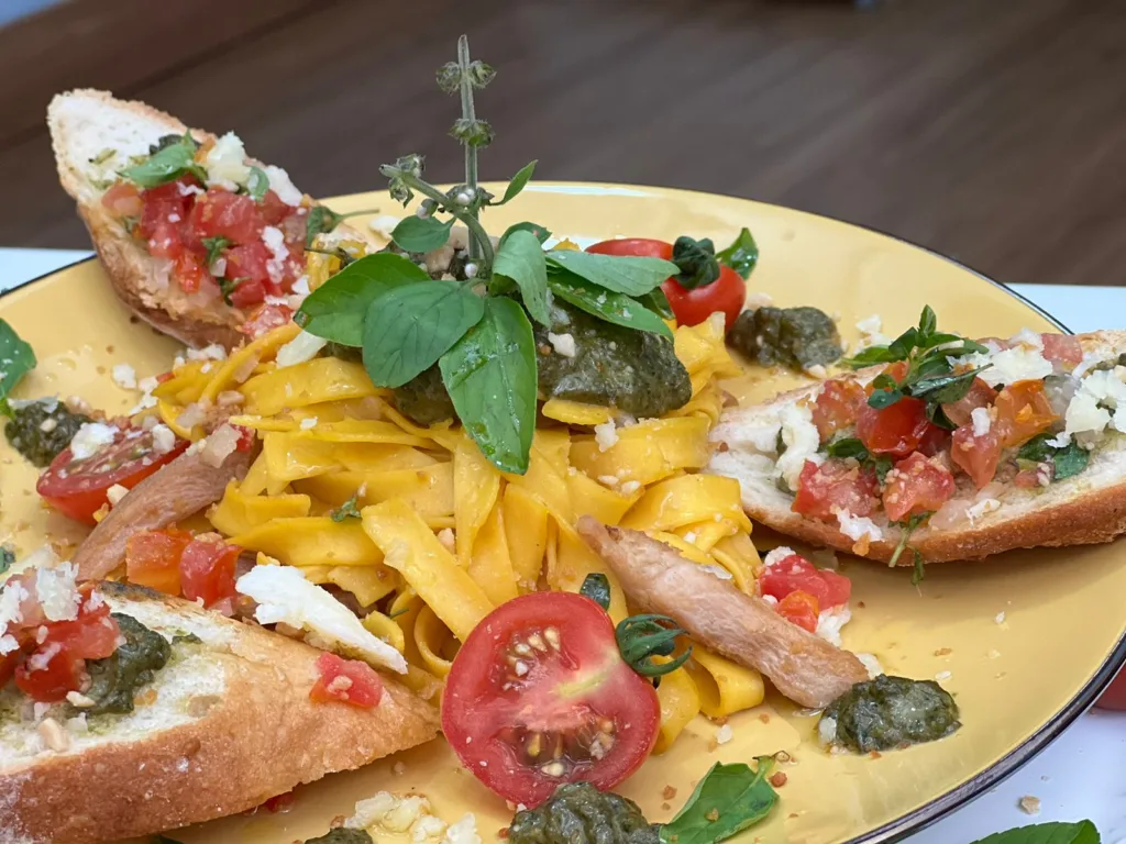 Da bruschetta ao talharim: a versatilidade do molho pesto! Da bruschetta ao talharim: a versatilidade do molho pesto!