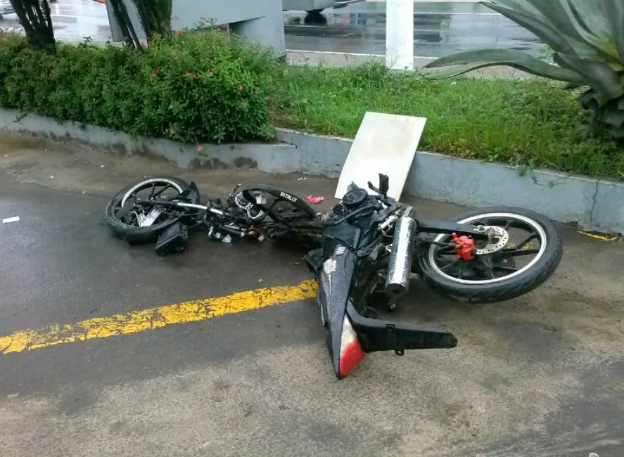 Motociclista supostamente embriagado morre em acidente na BR-262, em Cariacica