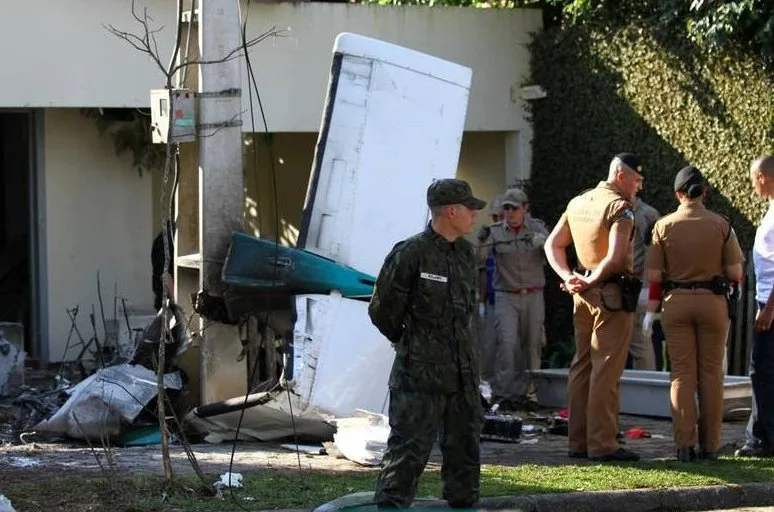 Morre terceira vítima da queda de avião em Curitiba