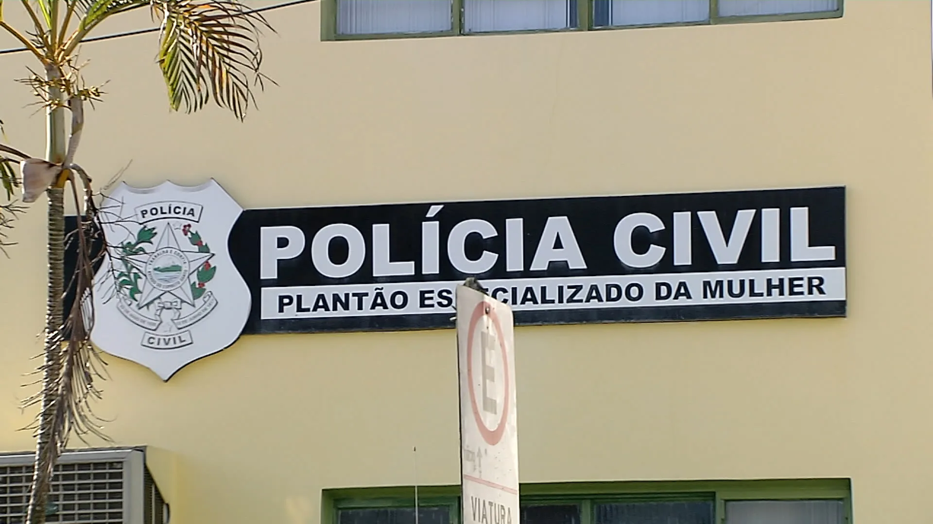 Vizinhos denunciam e homem acusado de agredir mulher e filha é preso em Cariacica