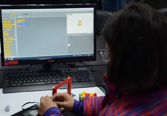 Estudantes de escolas públicas de BH participam do Dia Mundial do Scratch