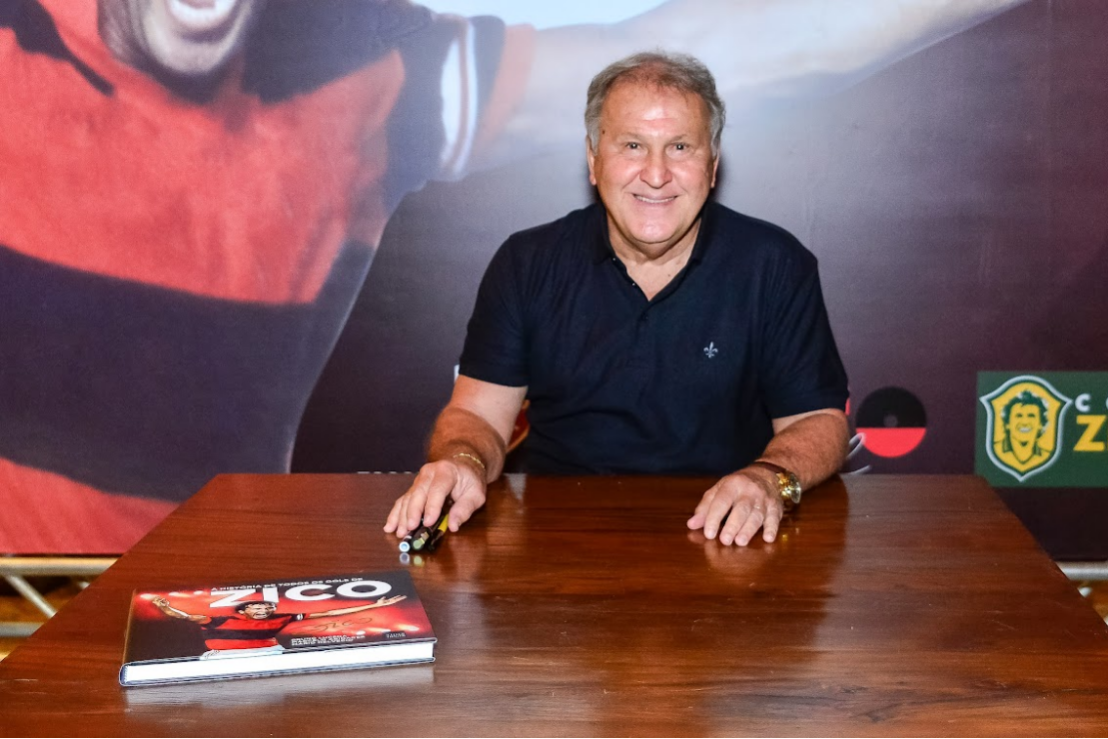 Zico supera cirurgia, faz 70 com programa na TV e livro com história de gols