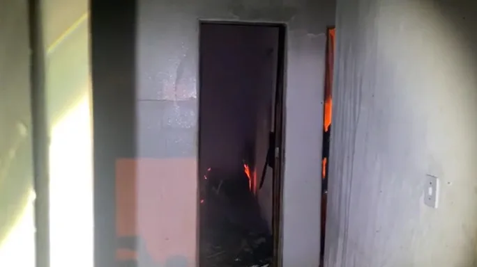 Homem é preso suspeito de agredir a namorada e incendiar a casa dela em Colatina