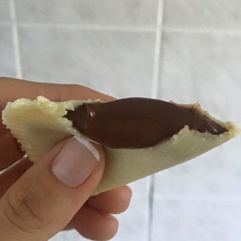 Pastel de leite em pó com creme de avelã