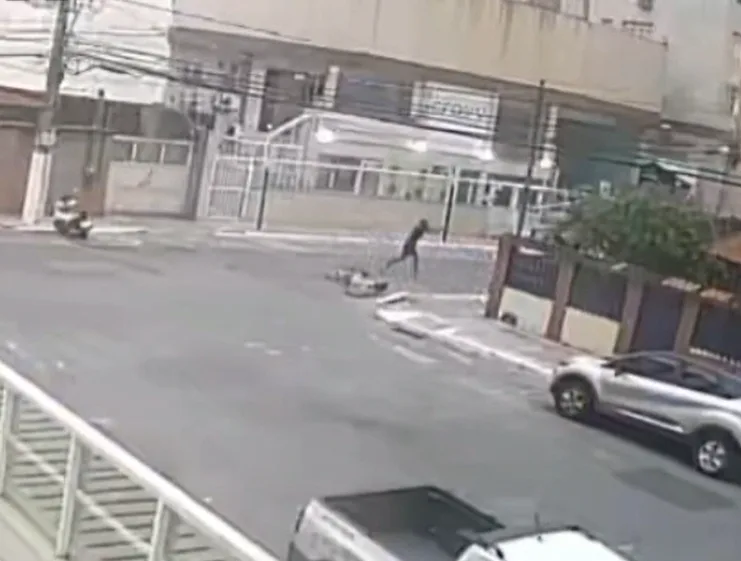 Vídeo mostra momento em que homem atira em PM em Vila Velha; suspeito preso confessou o crime