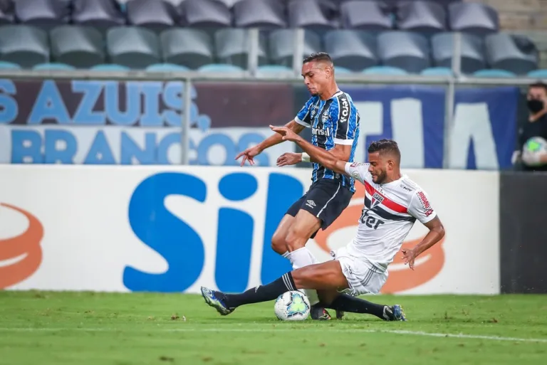 Luiz Fernando sofre entorse no tornozelo e desfalca o Grêmio por seis semanas