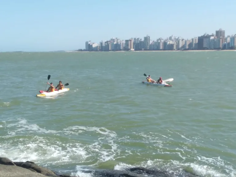 Continuam buscas por turista mineiro que desapareceu na Praia de Vila Velha