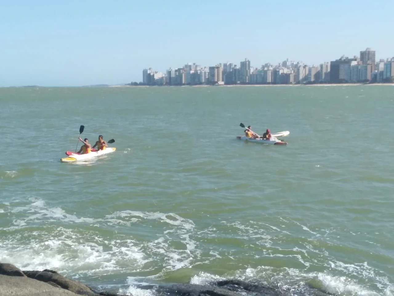 Continuam buscas por turista mineiro que desapareceu na Praia de Vila Velha