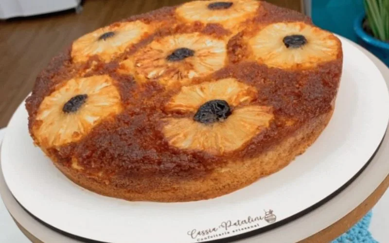 Veja como preparar um bolo de abacaxi para o café da tarde