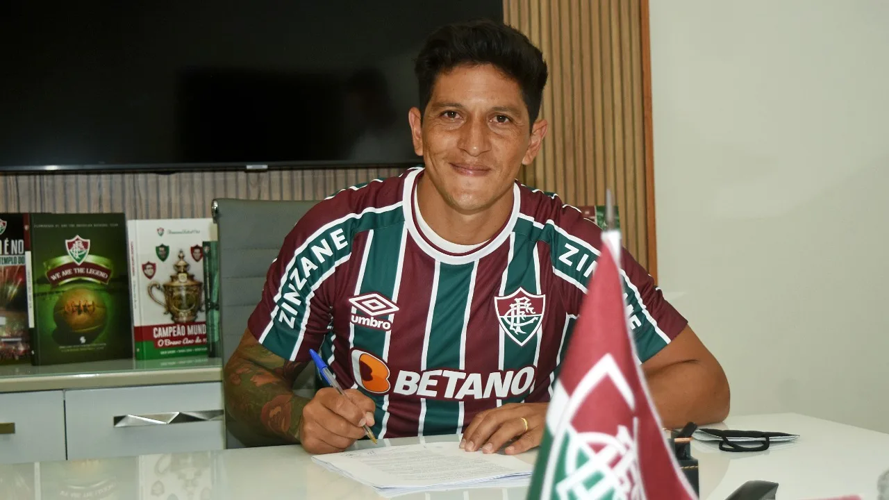 Germán Cano realiza exames médicos e assina por dois anos com Fluminense