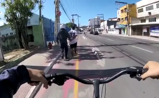 Jovem vai ver tio em delegacia e acaba preso em Vila Velha