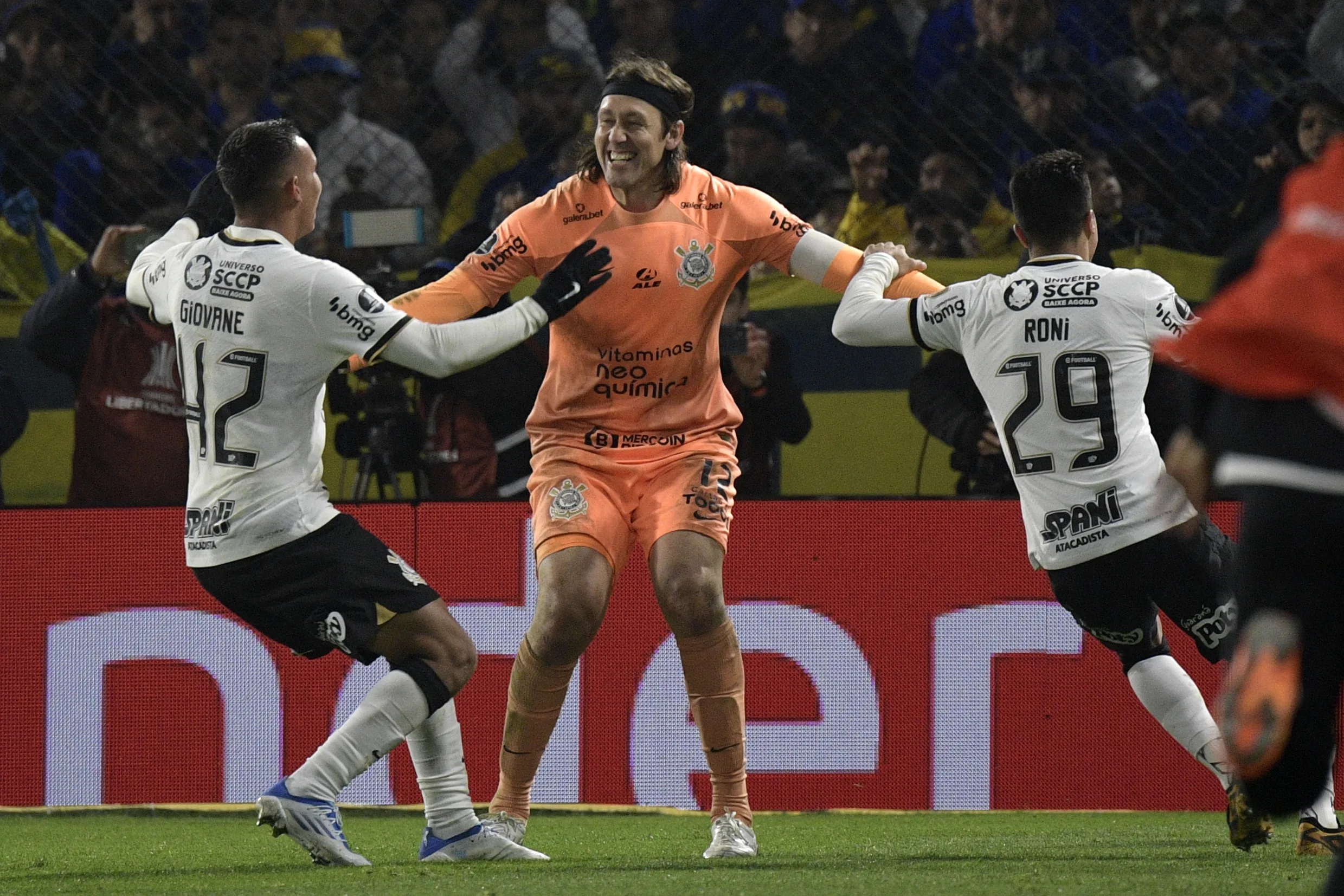 Cássio salva nos pênaltis, Corinthians elimina Boca e avança na Libertadores