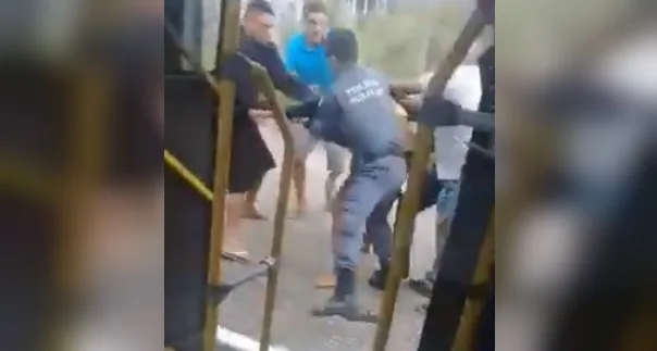 VÍDEO | Homem é preso acusado de importunar sexualmente passageiros em ônibus em Vitória