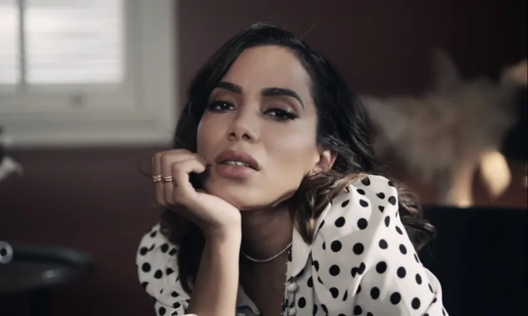 Fim do mistério! Anitta está namorando com modelo famoso