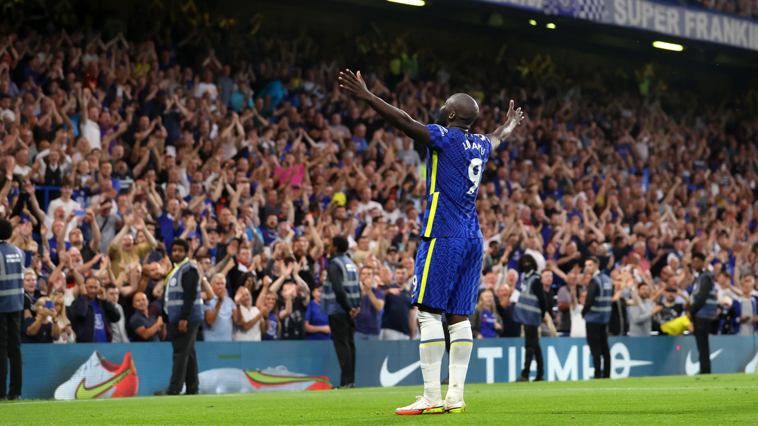 Lukaku faz pela 1ª vez em Stamford Bridge e comanda boa vitória do Chelsea