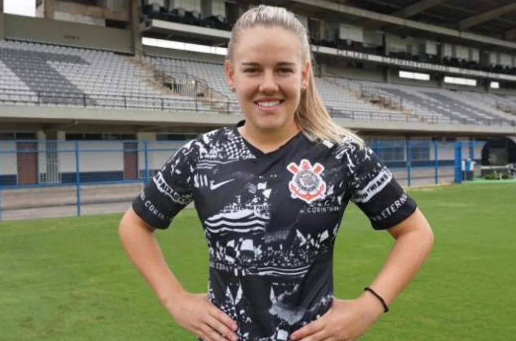 Corinthians anuncia a contratação da meio-campista Andressinha para a temporada