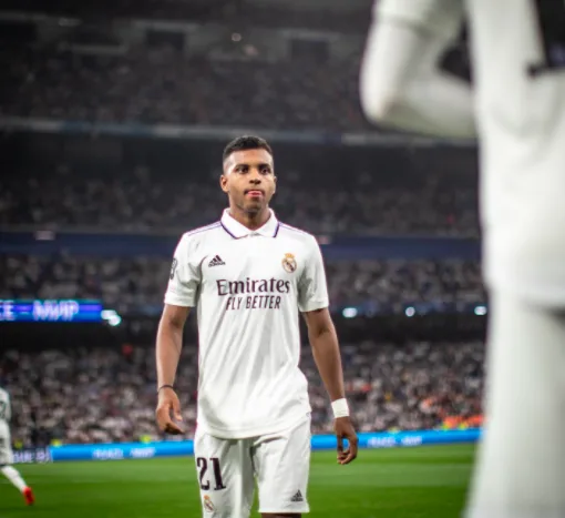 Rodrygo entra no final e garante vitória do Real Madrid sobre o Barcelona