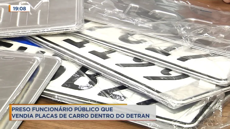 Preso funcionário público que vendia placas de carro dentro do Detran