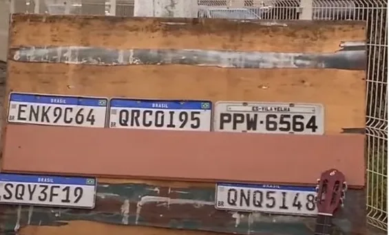 Motoristas perdem placas de carros após temporal em Vila Velha