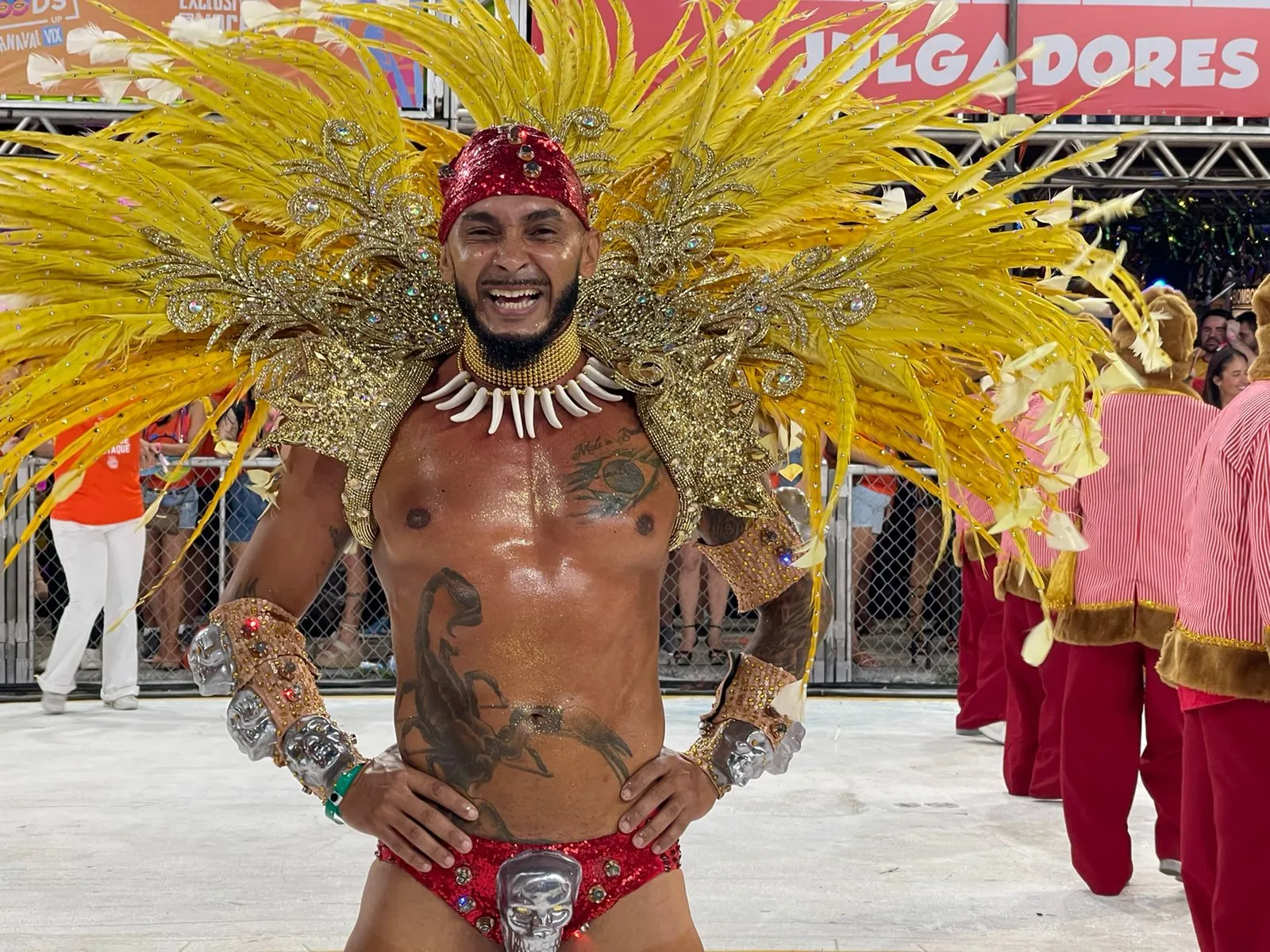 Muso do bumbum de 116 cm compara Carnaval de Vitória ao do Rio: "Festa maravilhosa"