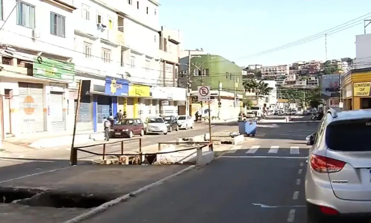 Mulher é rendida durante aula de direção e carro de autoescola é roubado em Cariacica