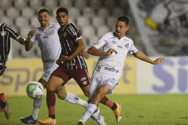 Na despedida de Cuca, Santos empata no fim com o Fluminense na Vila Belmiro