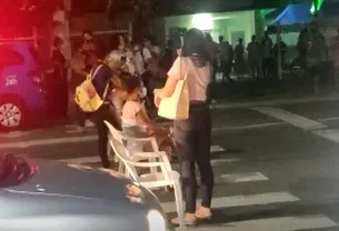 VÍDEO | Pacientes aguardam mais de 13h por atendimento em Vitória e interditam rodovia