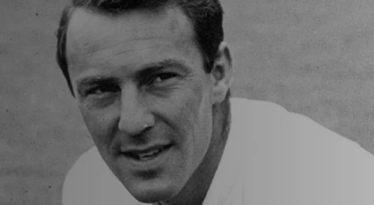 Lenda e maior artilheiro do futebol inglês, Jimmy Greaves morre aos 81 anos