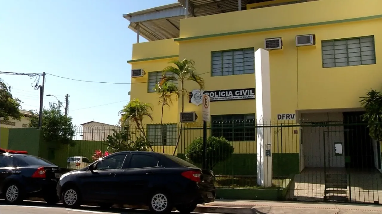 Homem é preso por se masturbar em praça de alimentação de shopping em Vitória