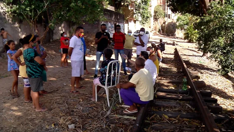 Moradores sonham com retirada de trilhos em bairro de Vila Velha