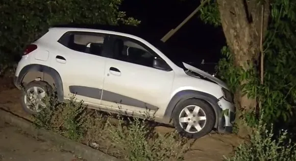 Motorista de aplicativo bate carro após reagir a assalto e lutar com bandido em Cariacica