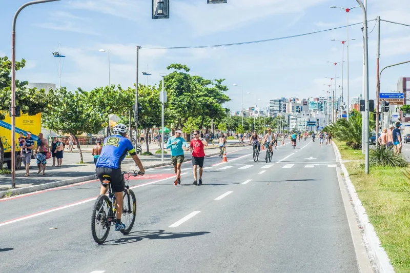 Rua de lazer na Avenida Dante Michelini, Praia de Camburi