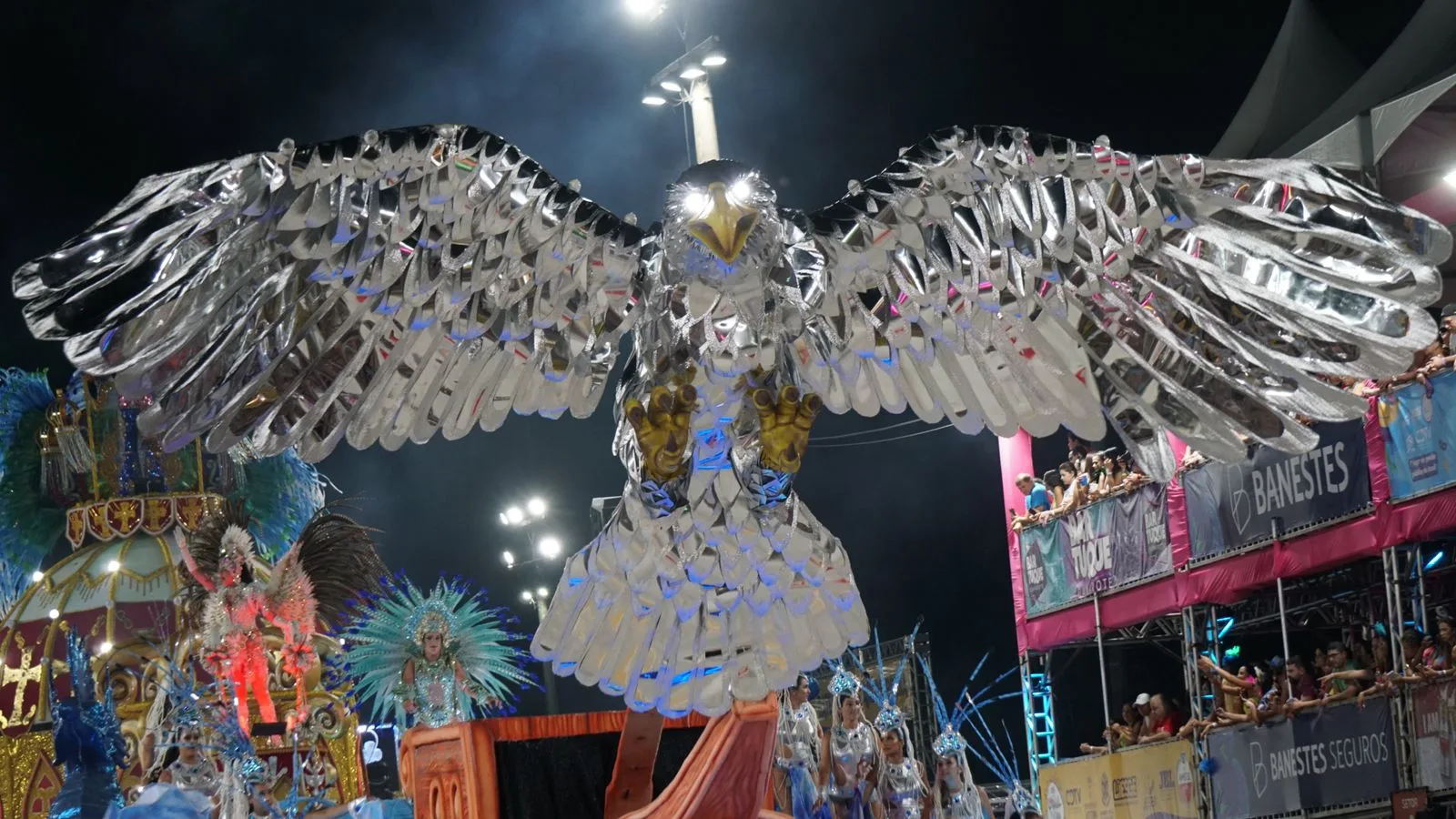 Boa Vista empolga com piar de águia e encerra desfile aos gritos de campeã; veja fotos