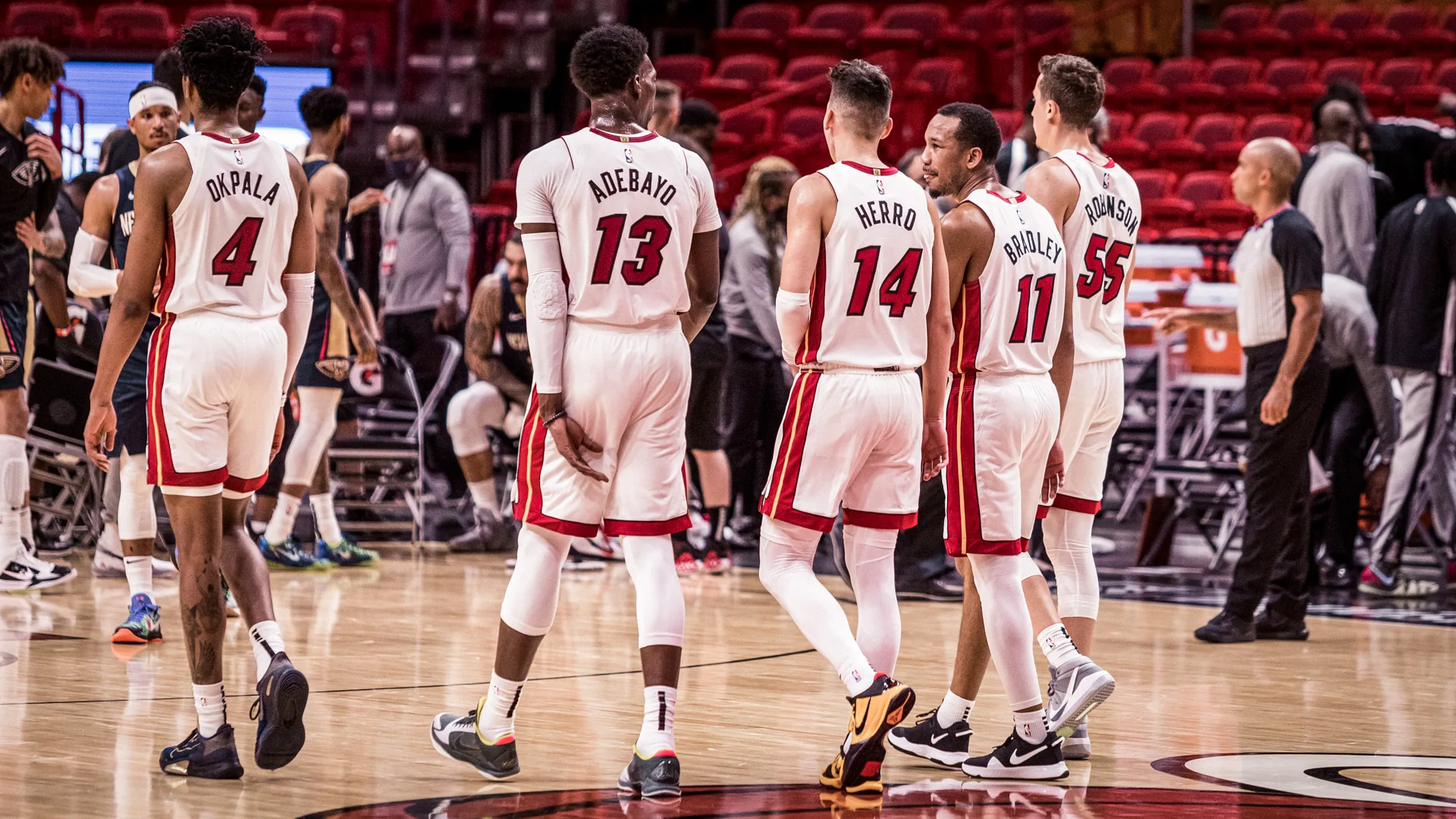 Zion Williamson brilha e Pelicans derrotam o Heat na pré-temporada da NBA