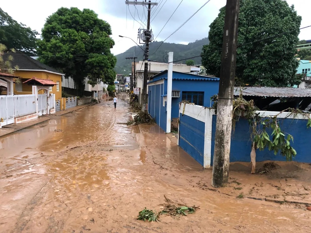 Praia de Piúma não está contaminada com lixo hospitalar, diz secretário de saúde