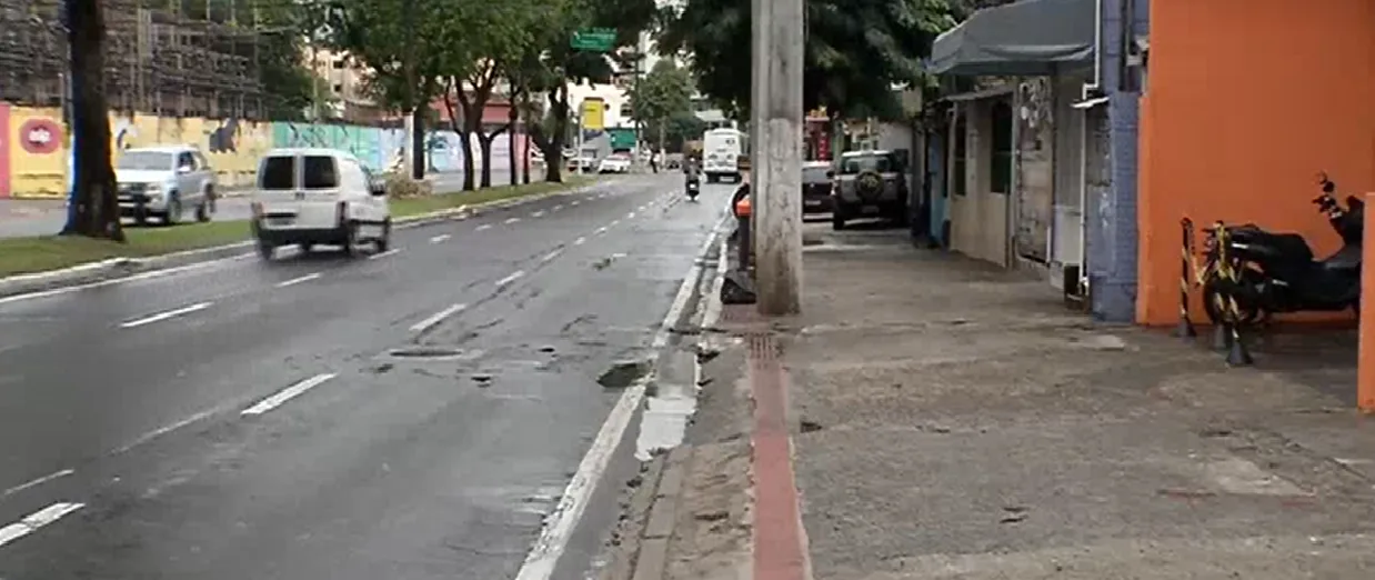 Morador de rua é espancado e baleado na Praia do Suá, em Vitória