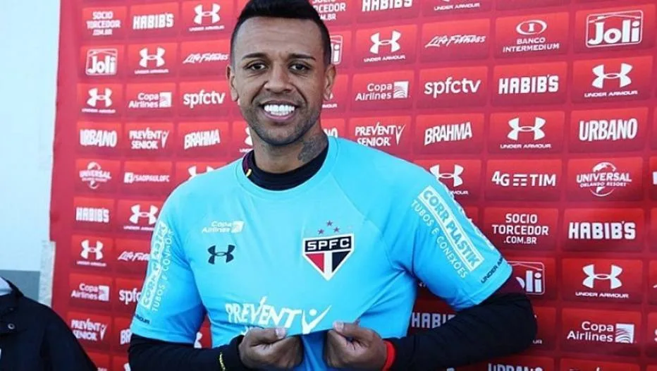 Diretoria do São Paulo negocia transferência do goleiro Sidão para o Goiás