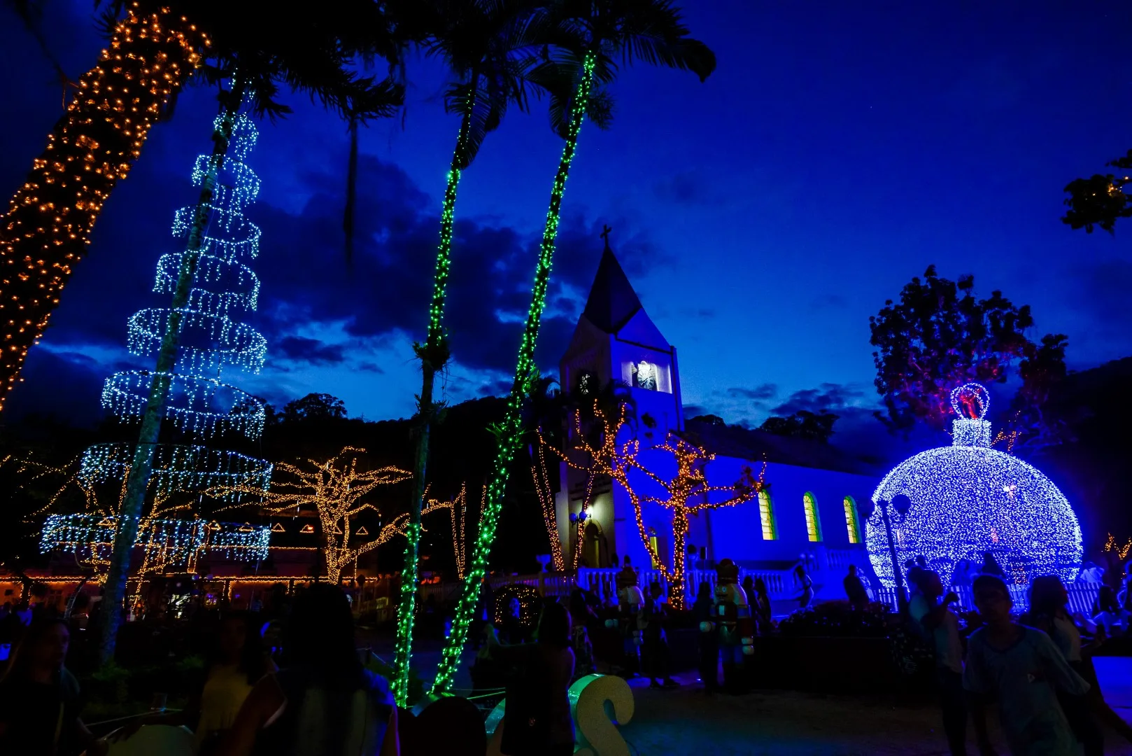 Pista de gelo inédita e muitas luzes: veja a programação do Brilho de Natal em Domingos Martins