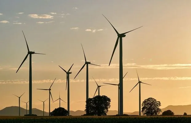 Brasileiros pagam mais de 50% de impostos na conta de luz