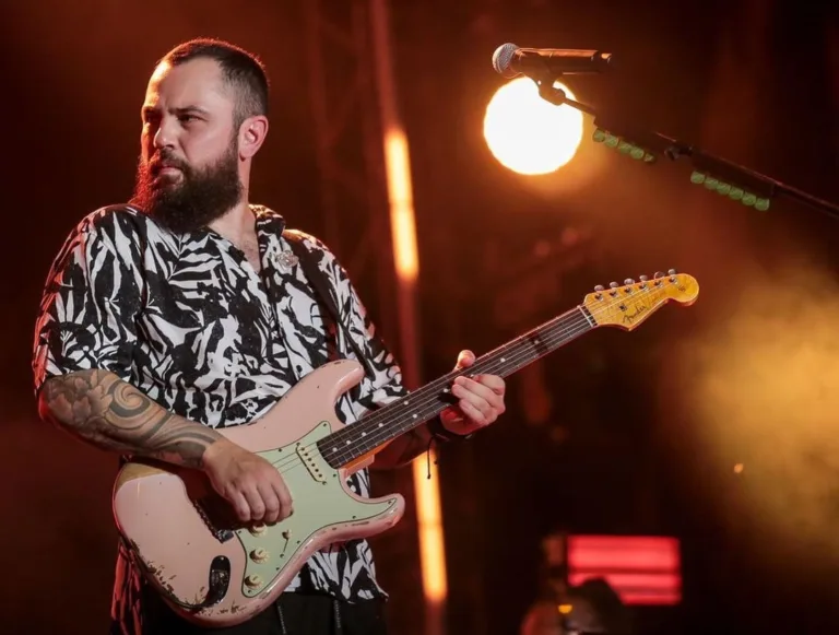 VÍDEO | Mateus, da dupla com Jorge, recebe pedido inusitado de fã no meio de show