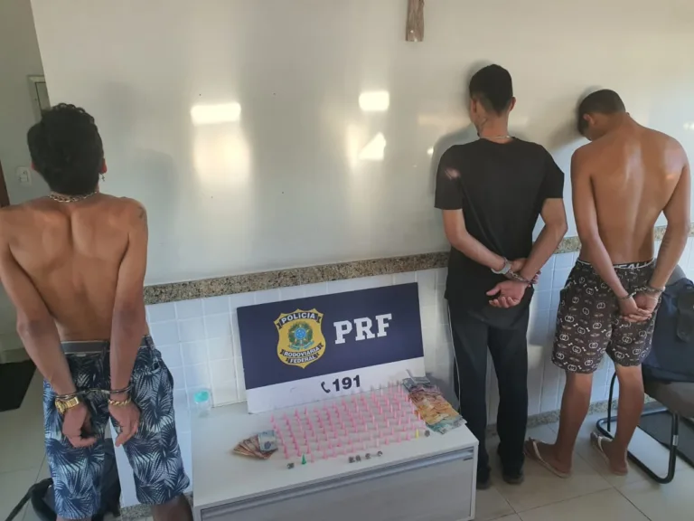 Suspeitos são presos com 110 pinos de cocaína em Itapemirim