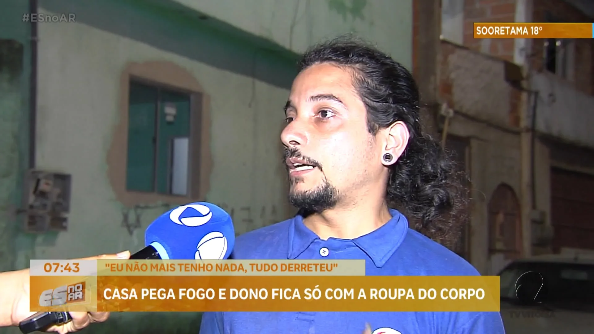 Casa pega fogo e dono fica só com a roupa do corpo