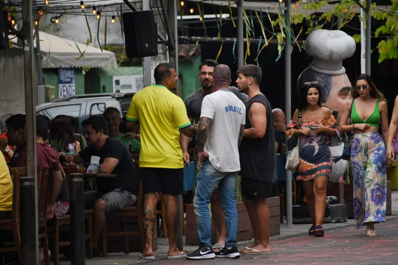 Bares do Triângulo, em Vitória, têm movimentação tímida no primeiro jogo da Copa. Veja fotos!