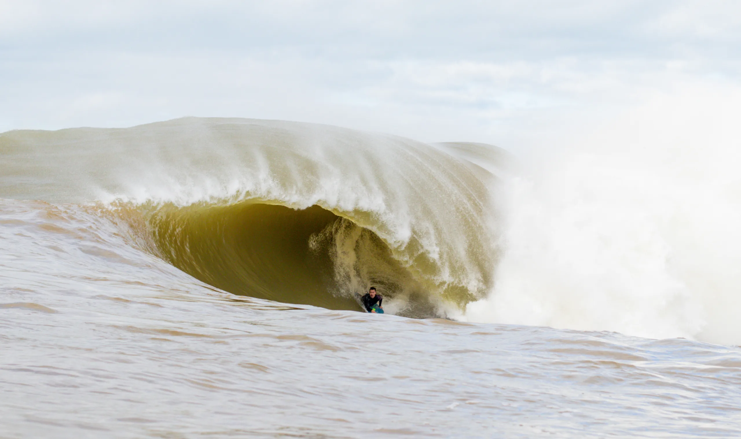 Grupo de bodyboarders lança coleção de NFTs inspirada no litoral capixaba