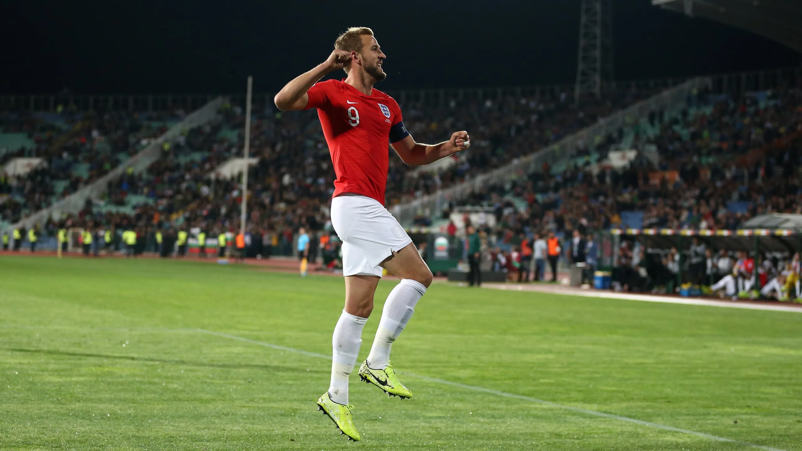 Goleada da Inglaterra na Bulgária fica marcada por abusos raciais de torcedores