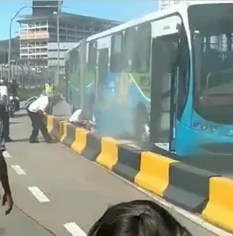 Ônibus tem princípio de incêndio na Terceira Ponte e assusta passageiros