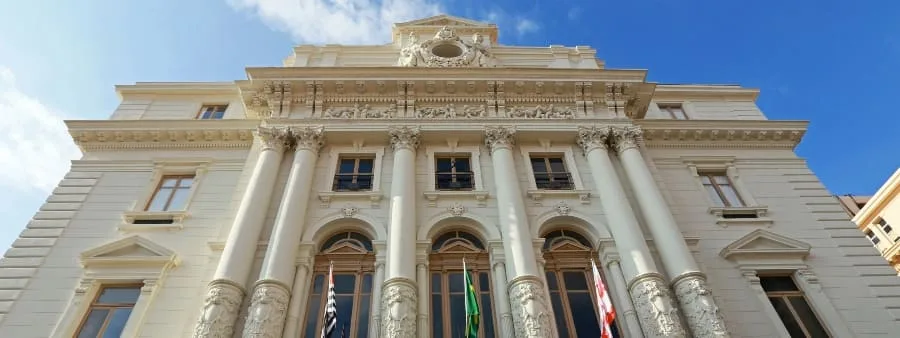 Universidade é condenada a indenizar aluna em R$ 30 mil por assédio moral de professoras