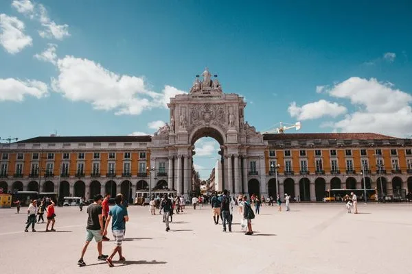 Pedidos de brasileiros à cidadania portuguesa sobem 141% em 10 anos