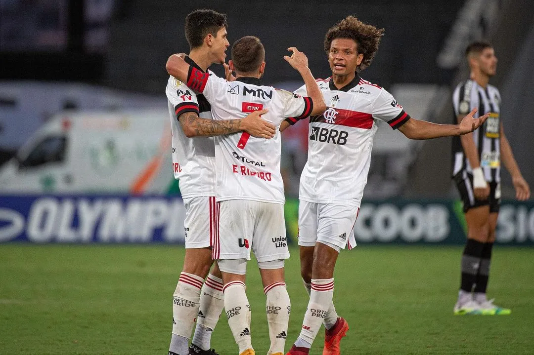 Flamengo ganha, afunda o Botafogo e dá resposta após queda na Libertadores